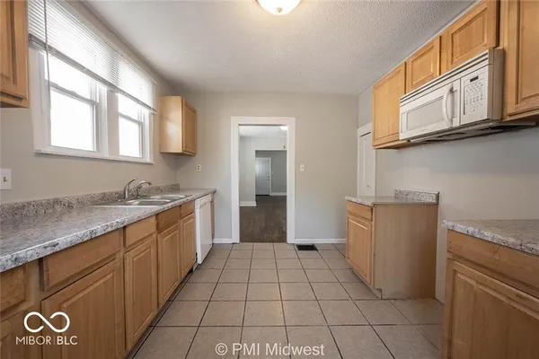 $1,299 | 1529 East Ohio Street, Indianapolis, IN 46201