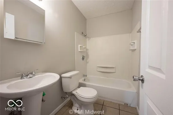 $1,299 | 1529 East Ohio Street, Indianapolis, IN 46201