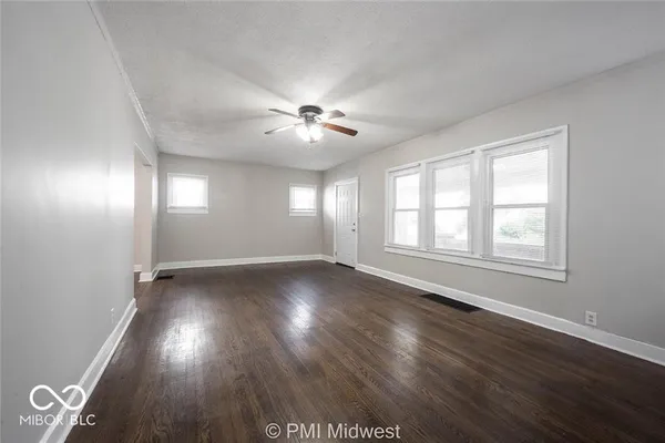 $1,299 | 1529 East Ohio Street, Indianapolis, IN 46201