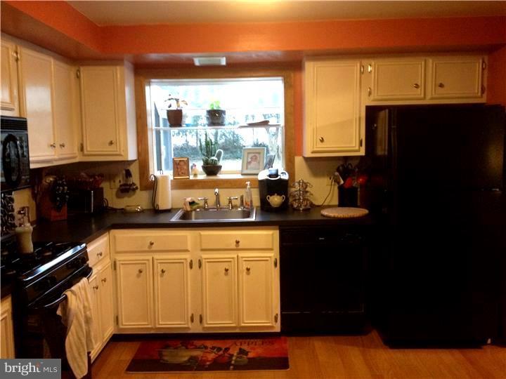 225 South Dillwyn Road Newark, DE 19711 - Photo 5 of 16 Kitchen