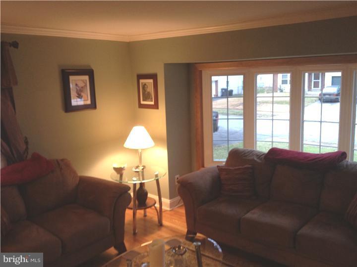225 South Dillwyn Road Newark, DE 19711 - Photo 7 of 16 Living Room