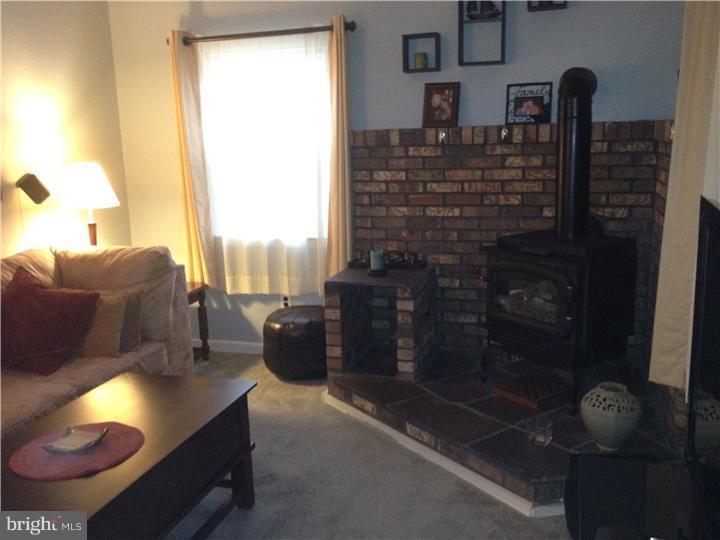 225 South Dillwyn Road Newark, DE 19711 - Photo 9 of 16 Family Room