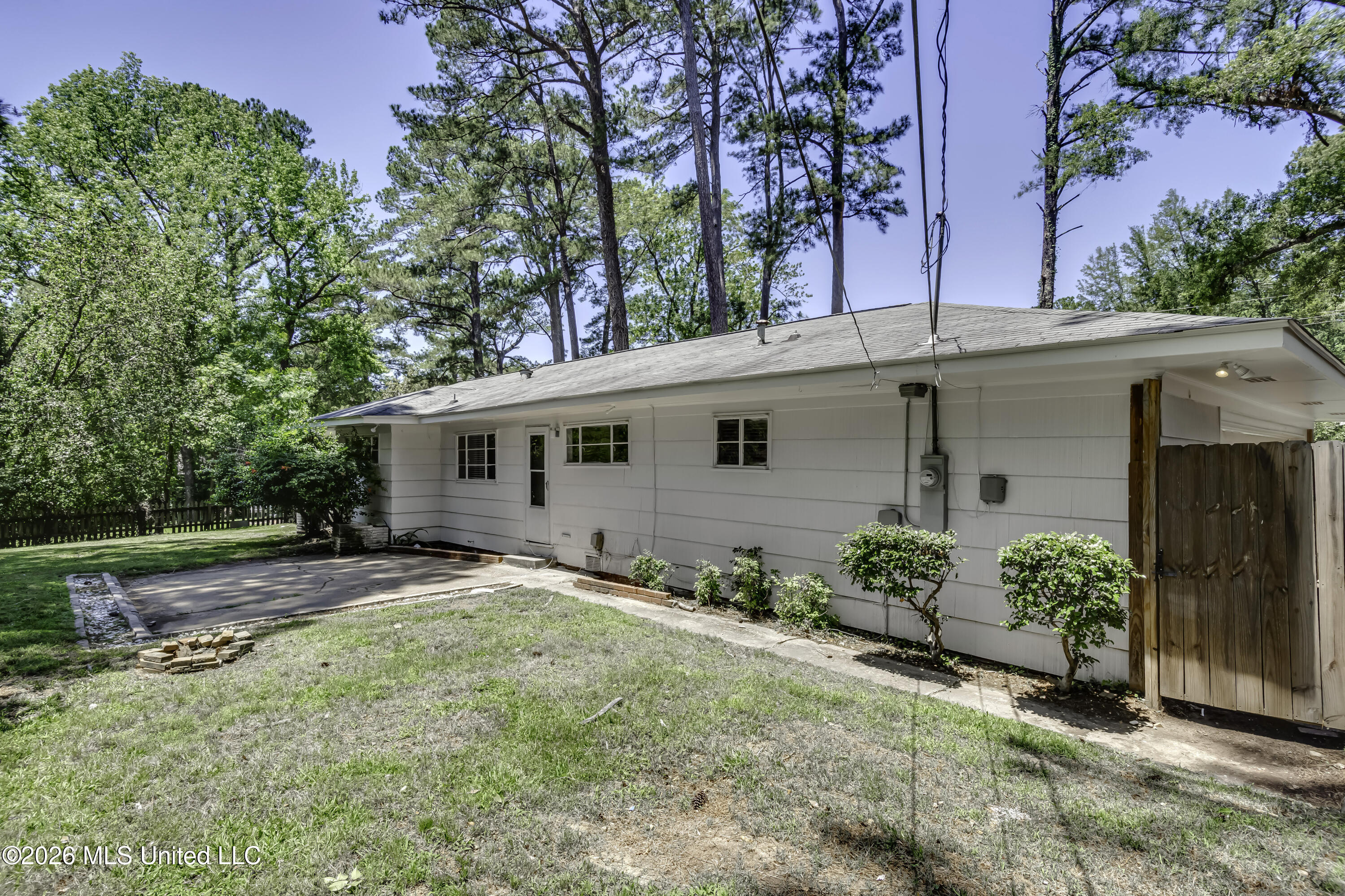 2051 Meadowbrook Road Jackson, MS 39211 - Photo 5 of 49 2051 Meadowbrook--11
