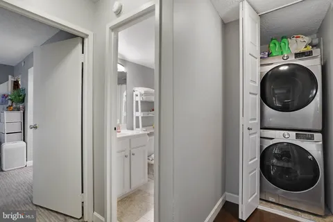 a view of a bedroom with washer and dryer