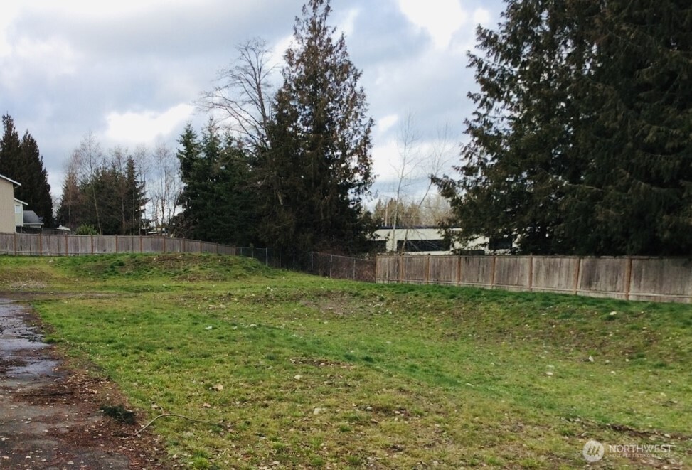 2101 Center Road Everett, WA 98204 - Photo 2 of 5