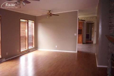 4476 East Frances Road Mount Morris, MI 48458 - Photo 4 of 15 20327179-3.JPG