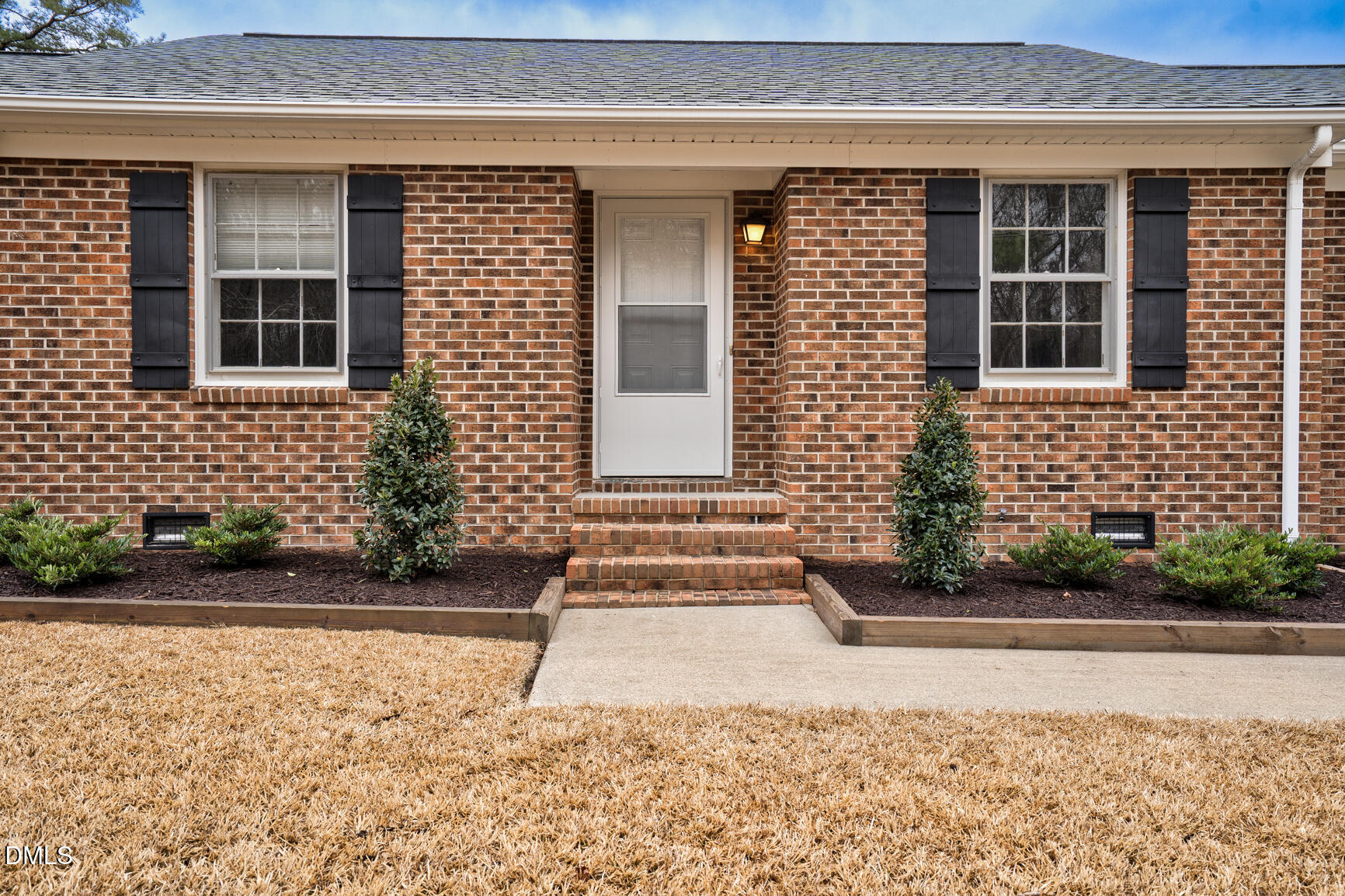 4712 Crest Road Wilson, NC 27893 - Photo 4 of 31 a front view of a house