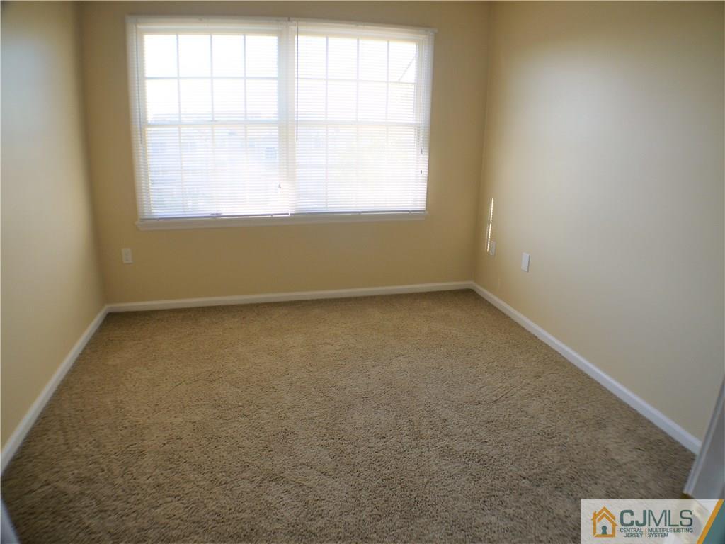 936 Edpas Road, Unit 936 New Brunswick, NJ 08901 - Photo 12 of 21 an empty room with a window