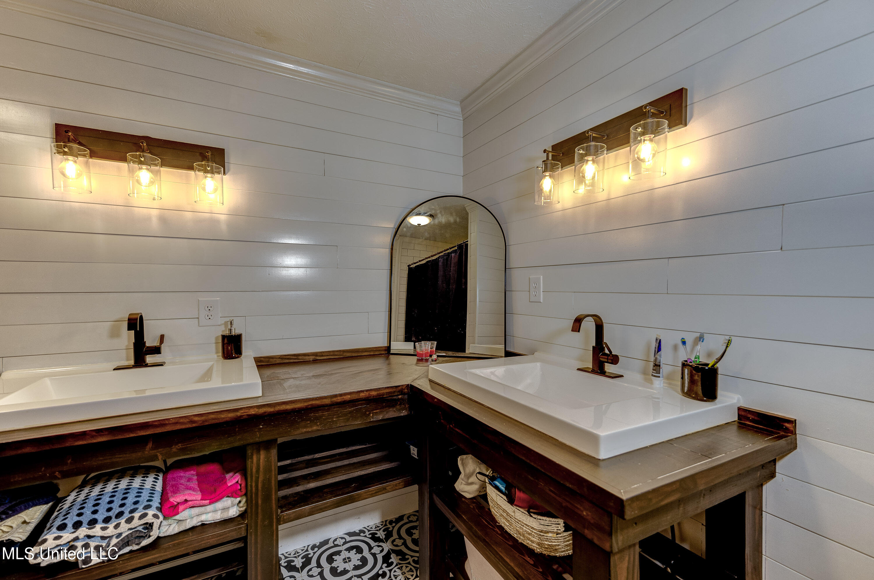 250 Hilderbrand Road Bentonia, MS 39040 - Photo 31 of 44 Second Bathroom 1