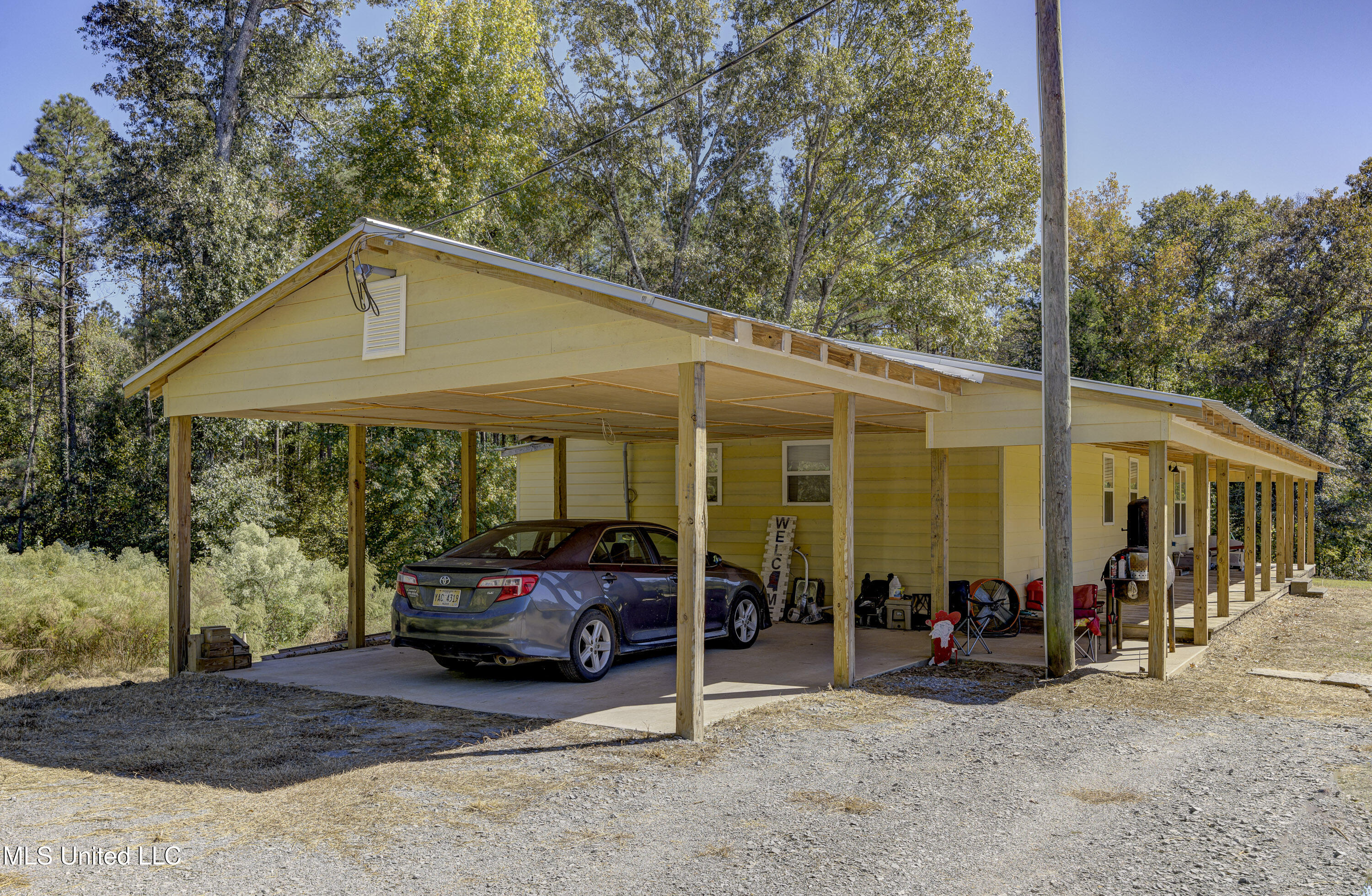 250 Hilderbrand Road Bentonia, MS 39040 - Photo 38 of 44 Front Three-Quarter View 2