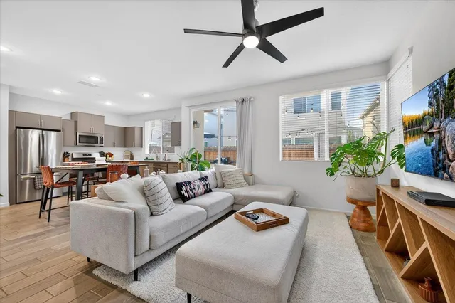 $405,000 | 1956 Minarets Lane, Clovis, CA 93611