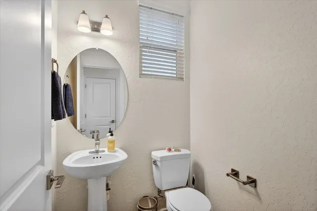 $405,000 | 1956 Minarets Lane, Clovis, CA 93611