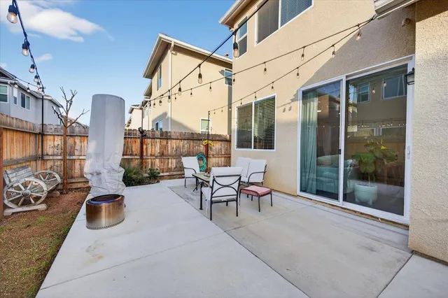 $405,000 | 1956 Minarets Lane, Clovis, CA 93611