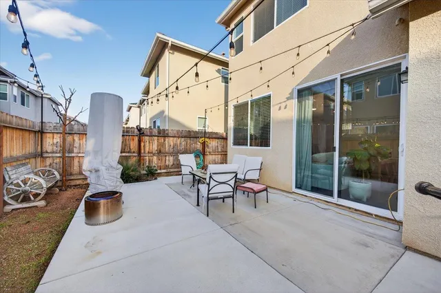 $405,000 | 1956 Minarets Lane, Clovis, CA 93611