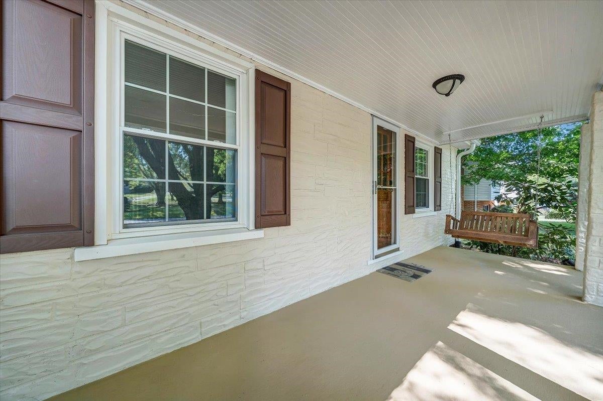 1209 Bishop Road Blacksburg, VA 24060 - Photo 5 of 46 Gallery Image 5