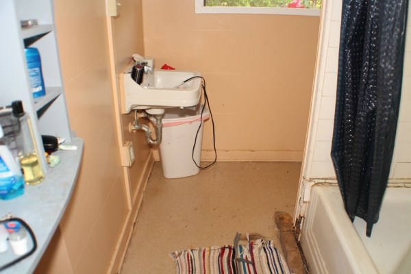 4959 La Road Kapaa, HI 96746 - Photo 11 of 15 a utility room with dryer and washer