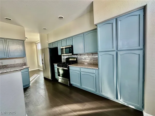 $2,195 | 7528 Holloran Court, Las Vegas, NV 89128