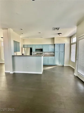 $2,195 | 7528 Holloran Court, Las Vegas, NV 89128