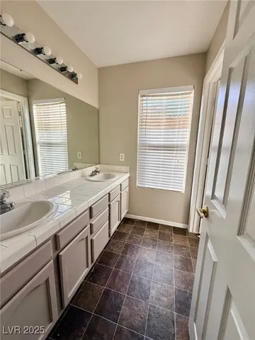 $2,195 | 7528 Holloran Court, Las Vegas, NV 89128