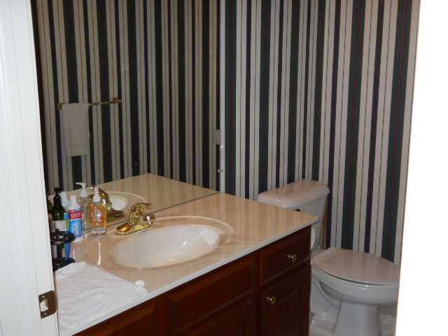 820 Garnet Court Rochester, MI 48306 - Photo 5 of 11 31074459-4.JPG