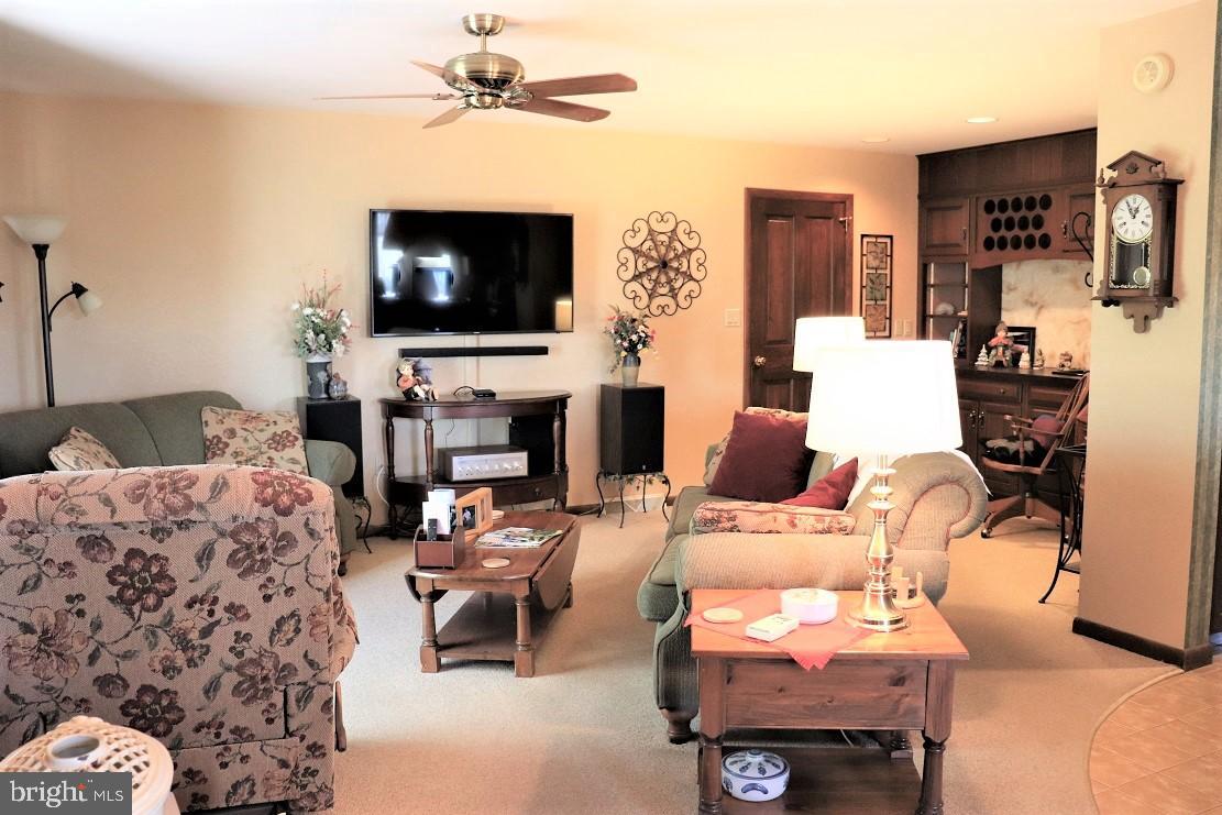 267 Ridge Avenue Ephrata, PA 17522 - Photo 23 of 52 Living Room w/Built-In Dry Bar Area