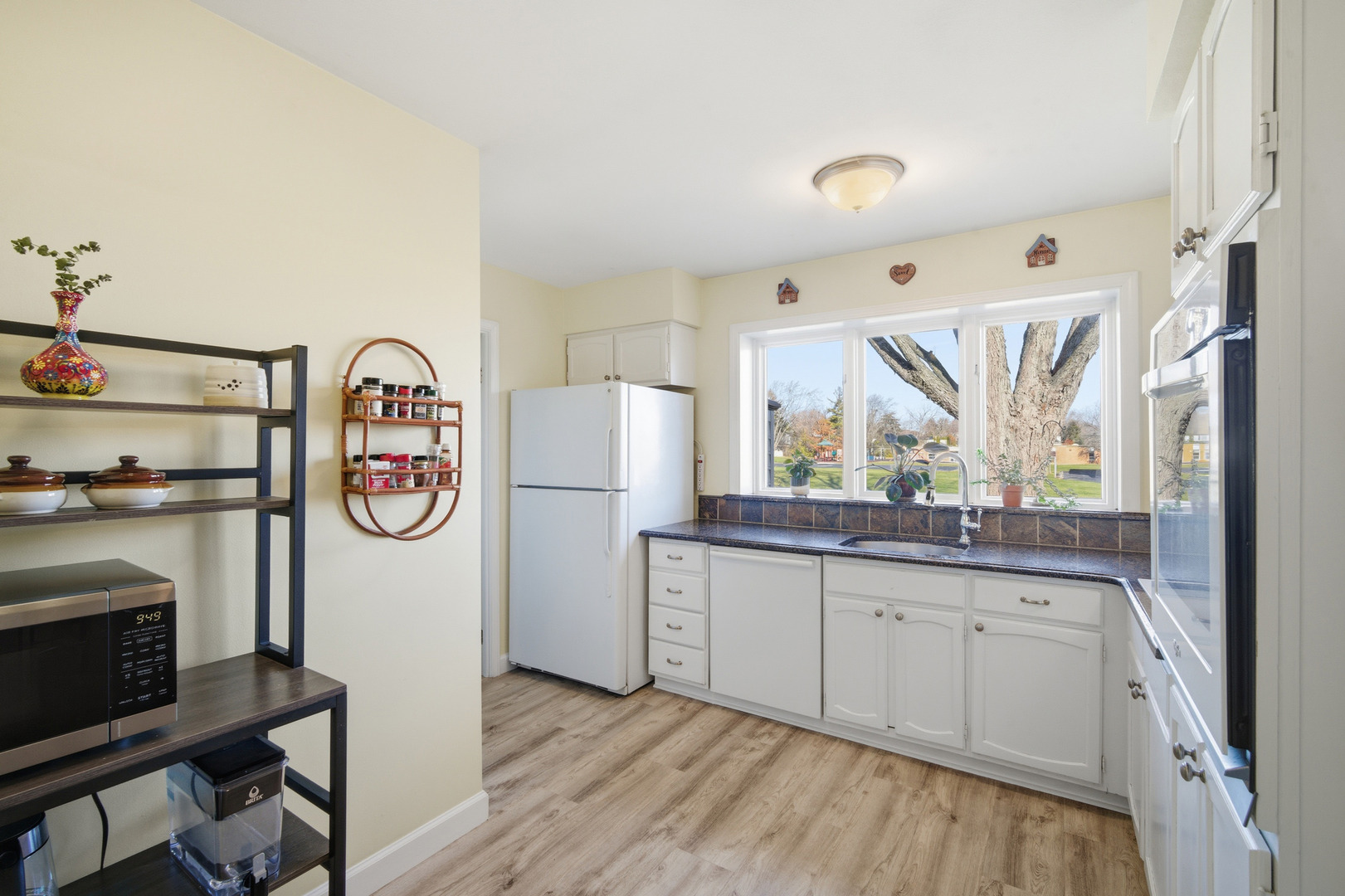 620 Twisted Oak Lane Buffalo Grove, IL 60089 - Photo 9 of 22 a kitchen with refrigerator and window