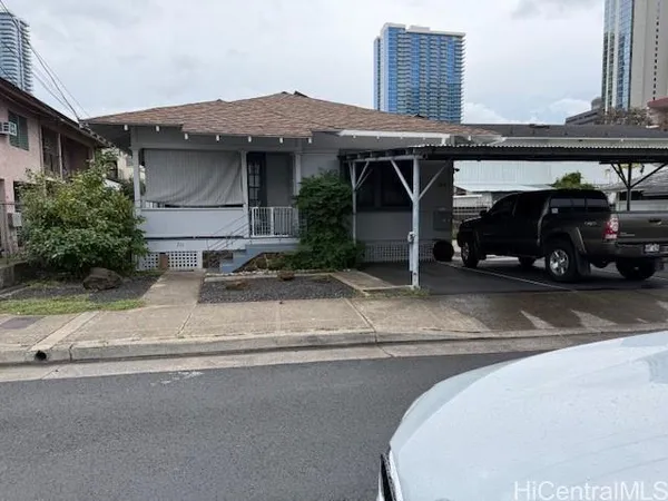 a view of a car park in front of house
