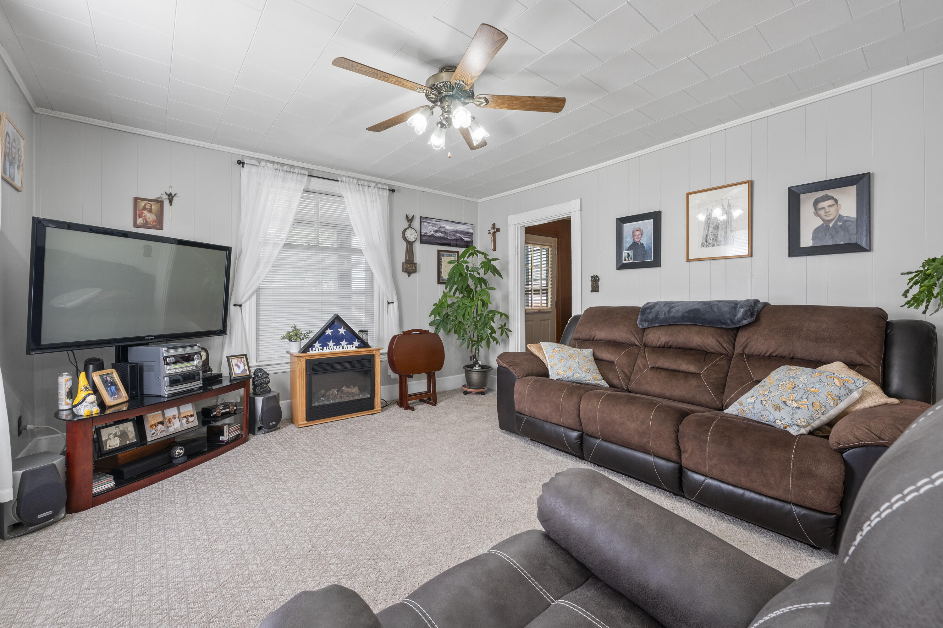 177 Oak Street, Unit R Lewiston, ME 04240 - Photo 10 of 48 Livingroom
