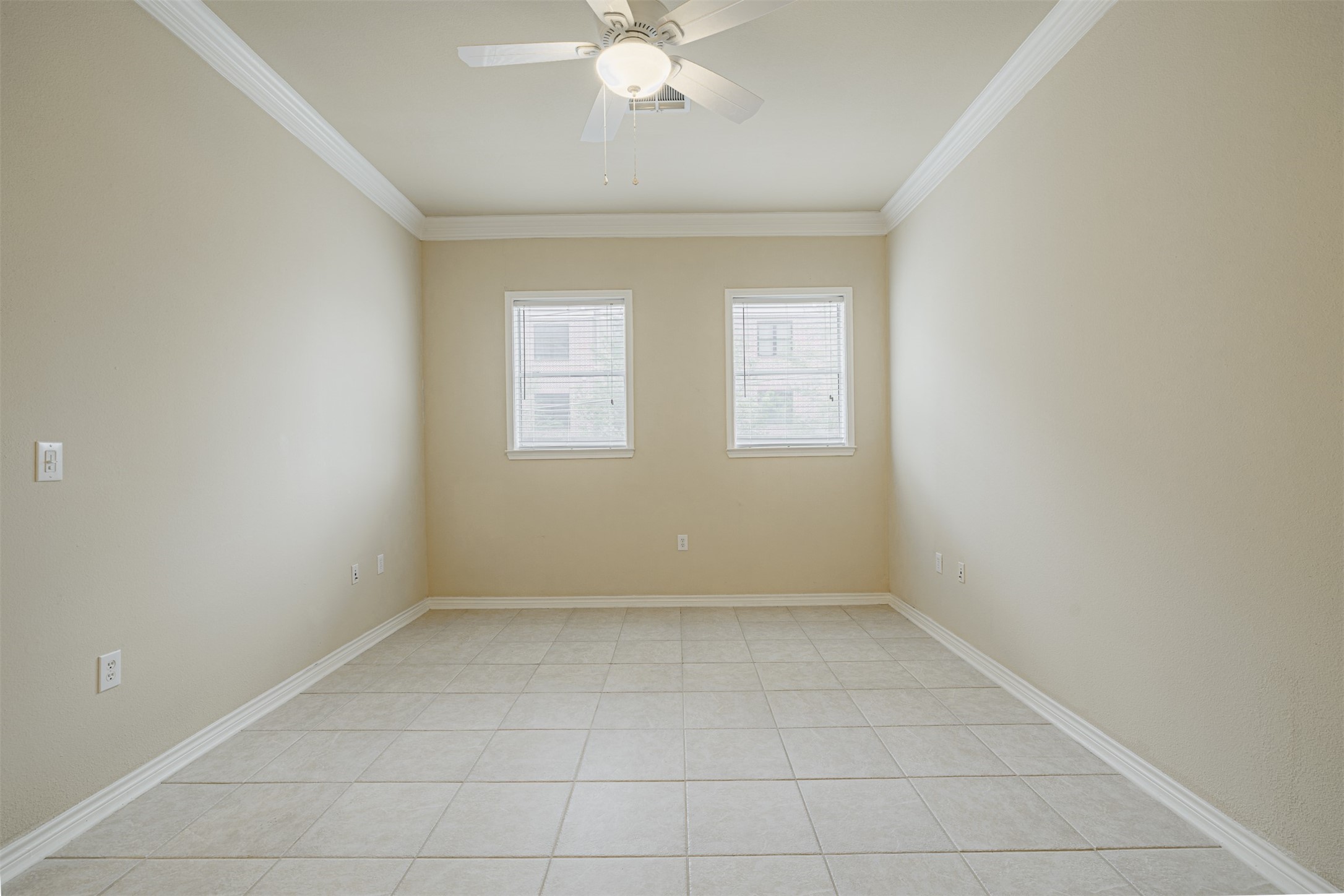 2400 McCue Road, Unit 262 Houston, TX 77056 - Photo 2 of 50 an empty room with a chandelier fan and windows