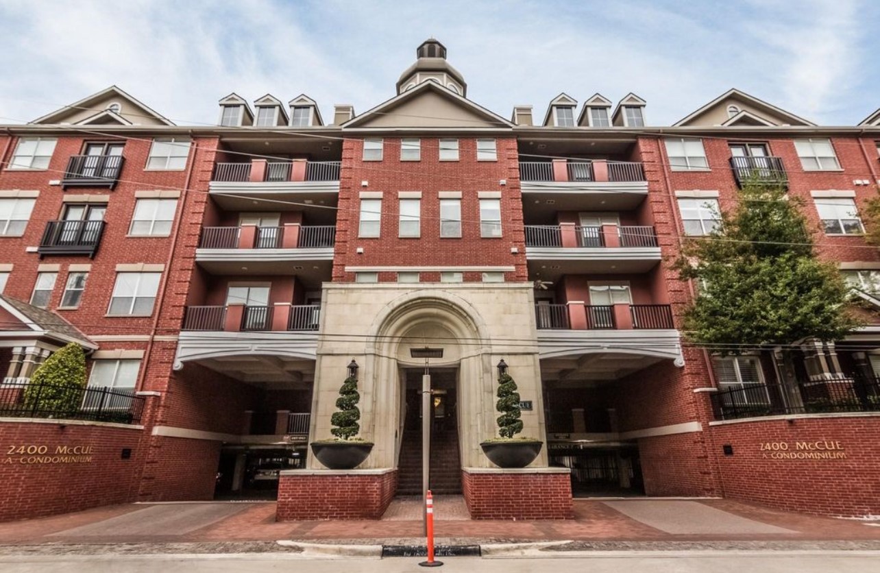 2400 McCue Road, Unit 262 Houston, TX 77056 - Photo 26 of 50 a front view of a house