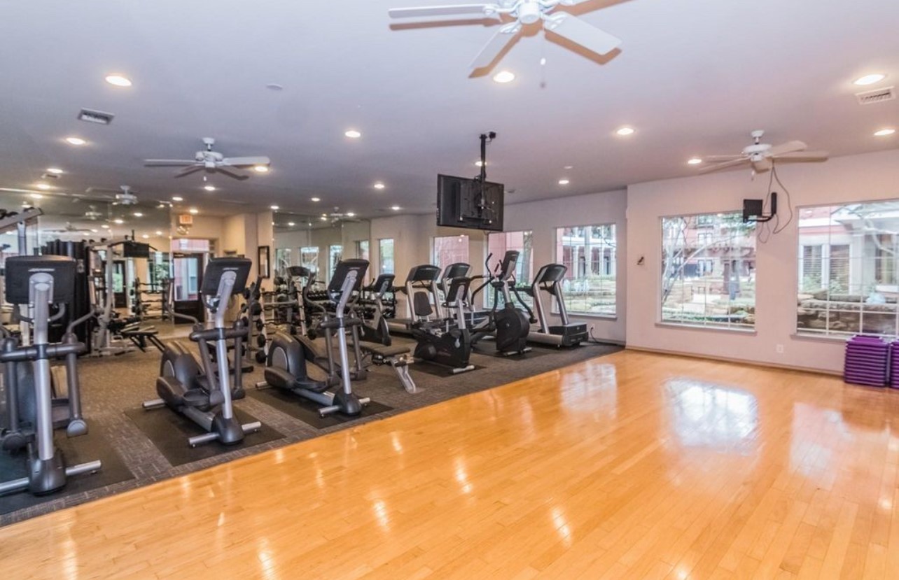 2400 McCue Road, Unit 262 Houston, TX 77056 - Photo 29 of 50 a view of a room with gym equipment