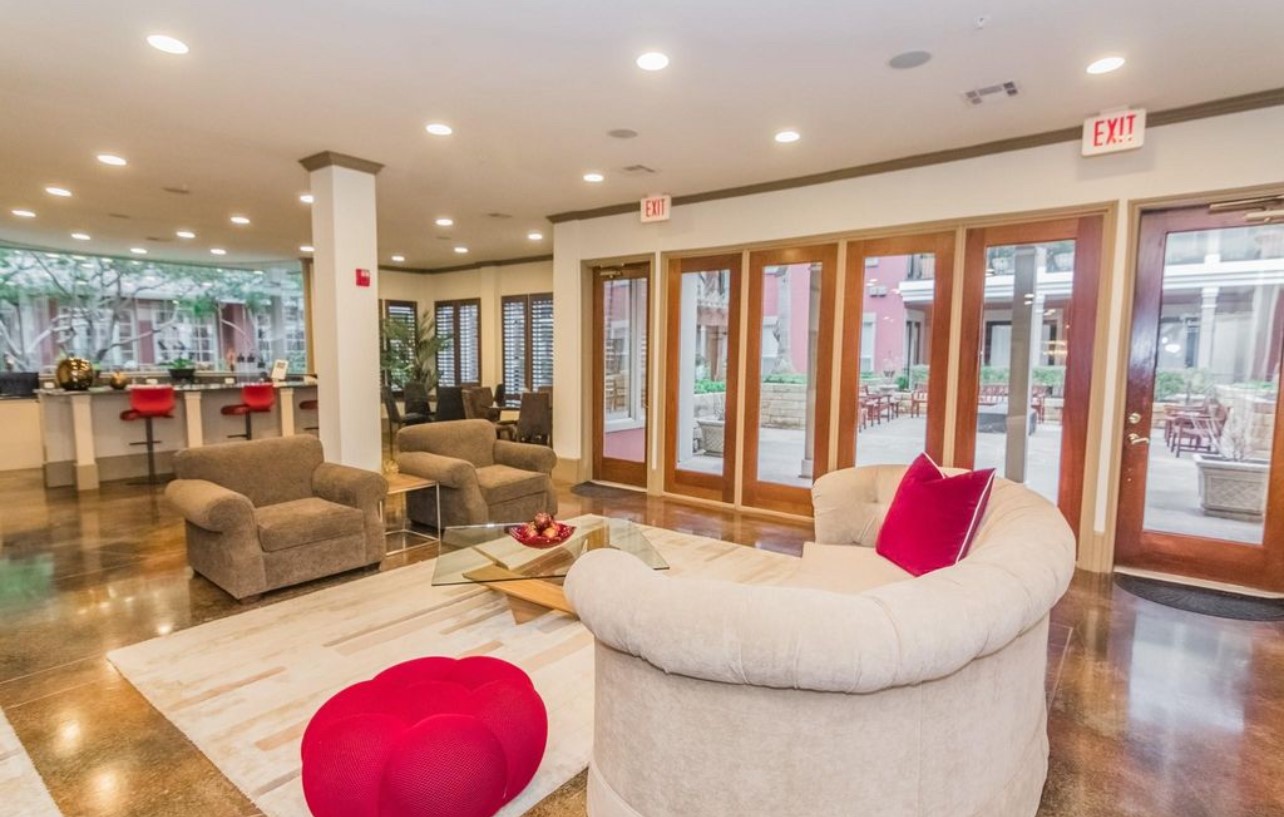 2400 McCue Road, Unit 262 Houston, TX 77056 - Photo 30 of 50 a living room with furniture and a large pool