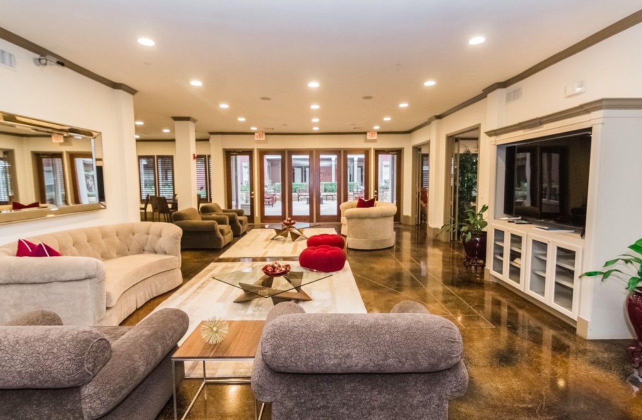 2400 McCue Road, Unit 262 Houston, TX 77056 - Photo 31 of 50 a living room with furniture and a flat screen tv