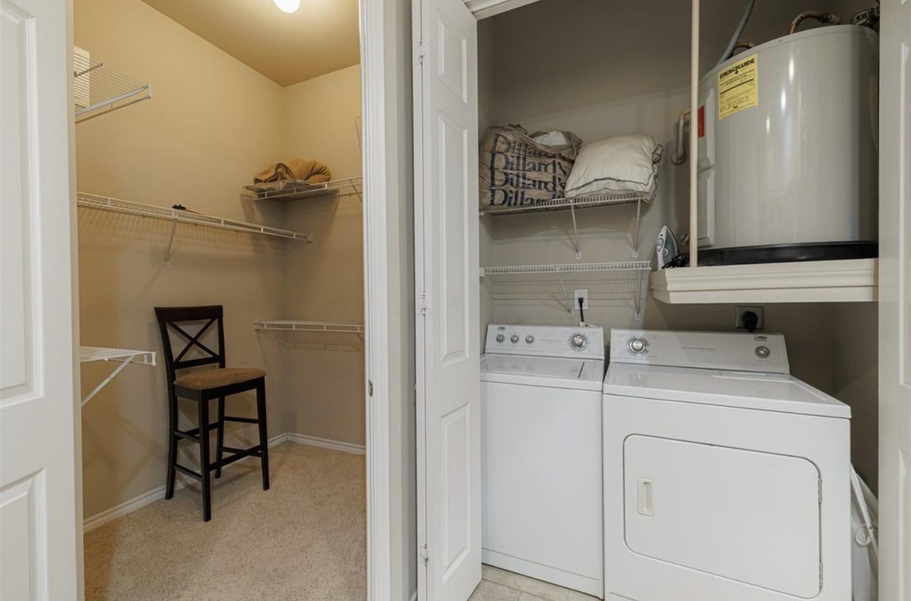 2400 McCue Road, Unit 262 Houston, TX 77056 - Photo 33 of 50 a utility room with dryer and washer