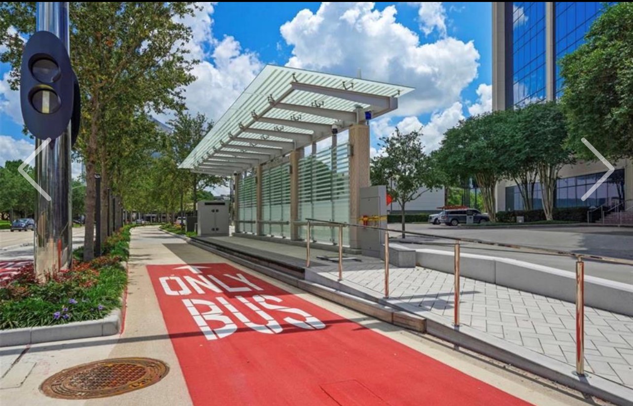 2400 McCue Road, Unit 262 Houston, TX 77056 - Photo 36 of 50 a view of a patio with a table and chairs next to a yard