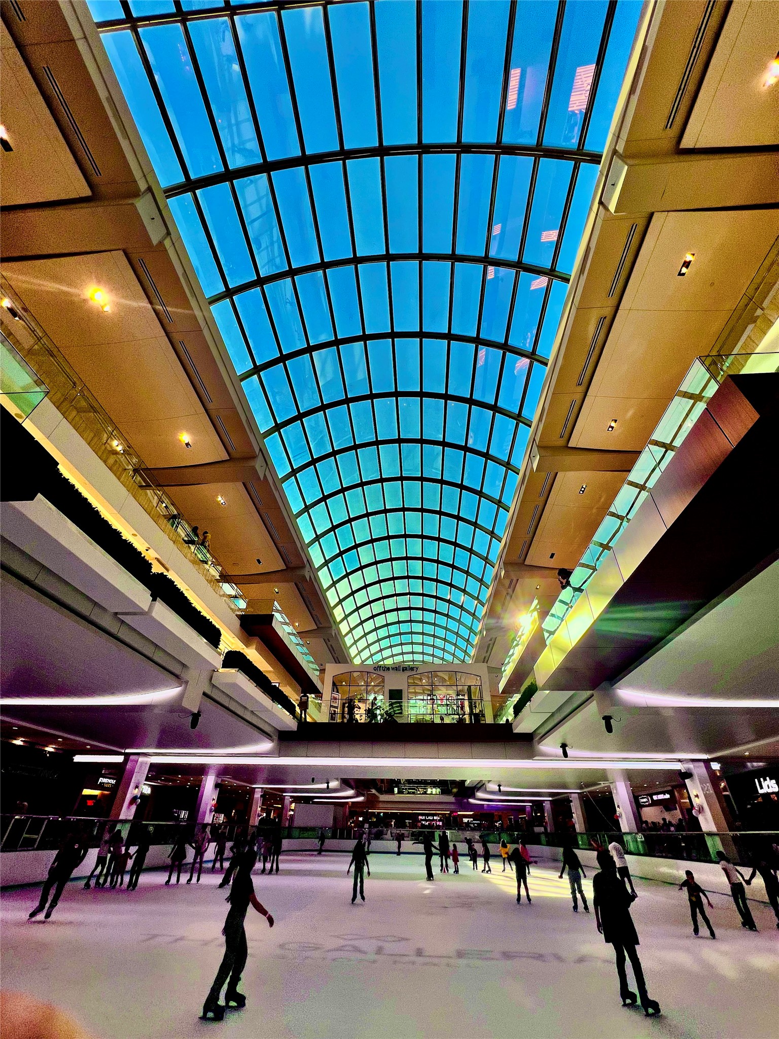 2400 McCue Road, Unit 262 Houston, TX 77056 - Photo 38 of 50 a room with furniture