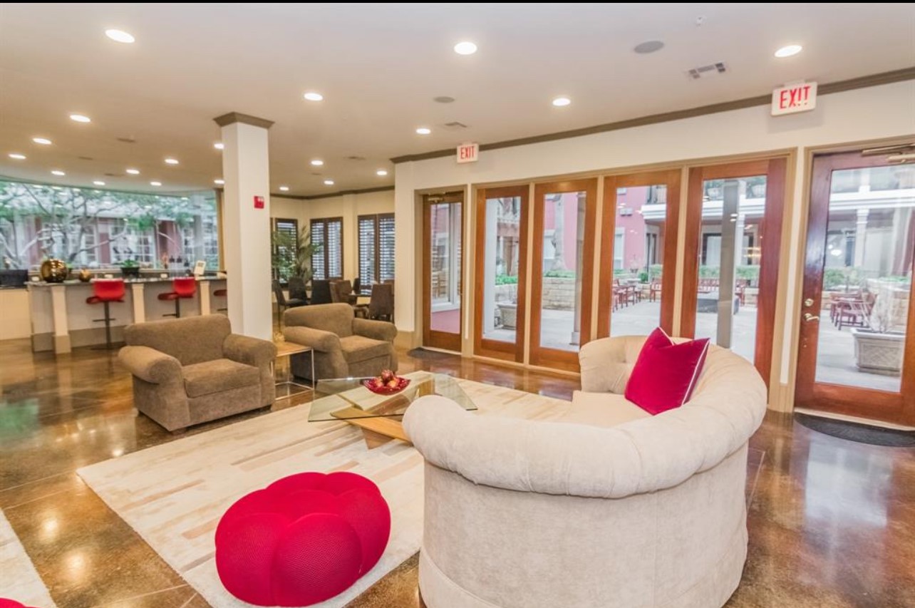 2400 McCue Road, Unit 262 Houston, TX 77056 - Photo 41 of 50 a living room with furniture and a large window