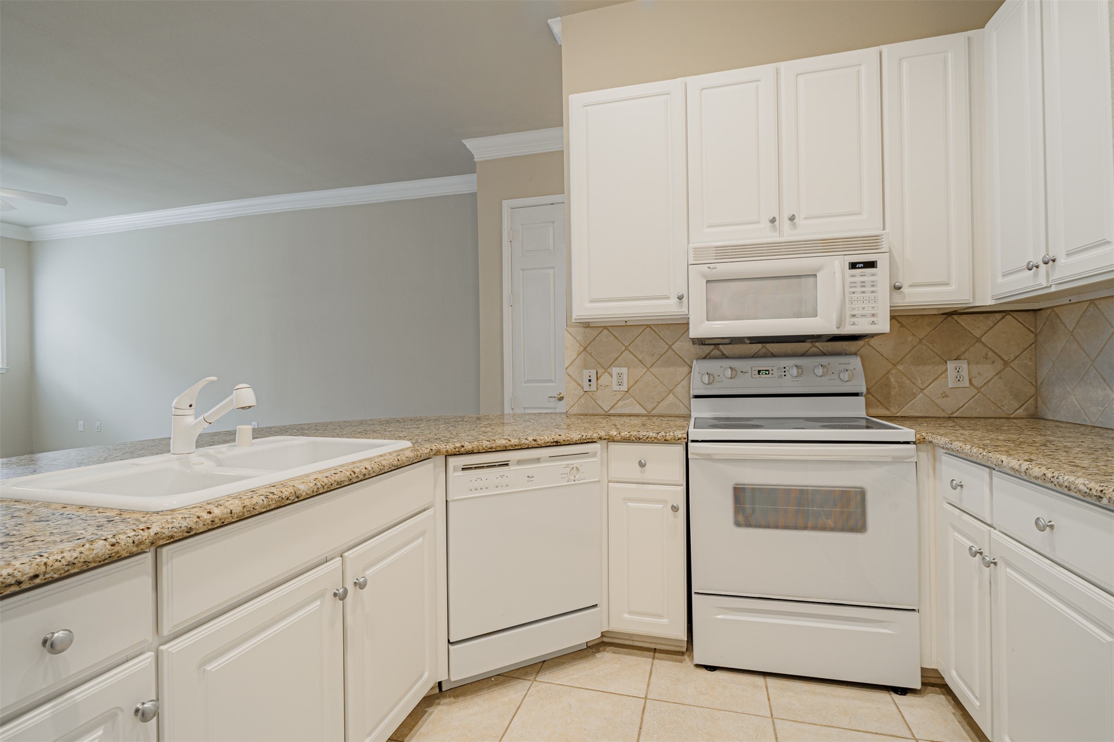 2400 McCue Road, Unit 262 Houston, TX 77056 - Photo 6 of 50 a kitchen with granite countertop white cabinets and white appliances