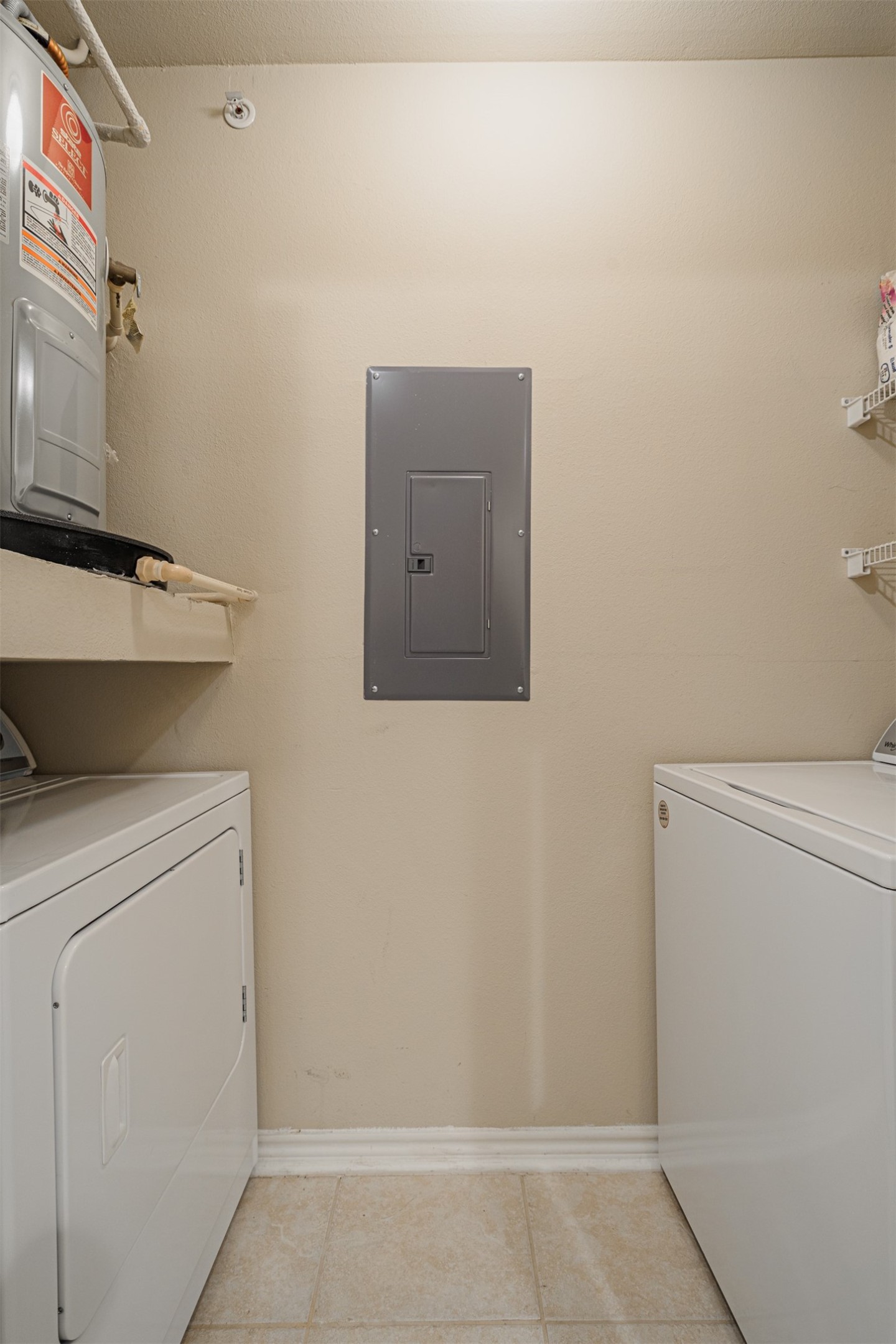 2400 McCue Road, Unit 262 Houston, TX 77056 - Photo 9 of 50 a utility room with dryer and washer
