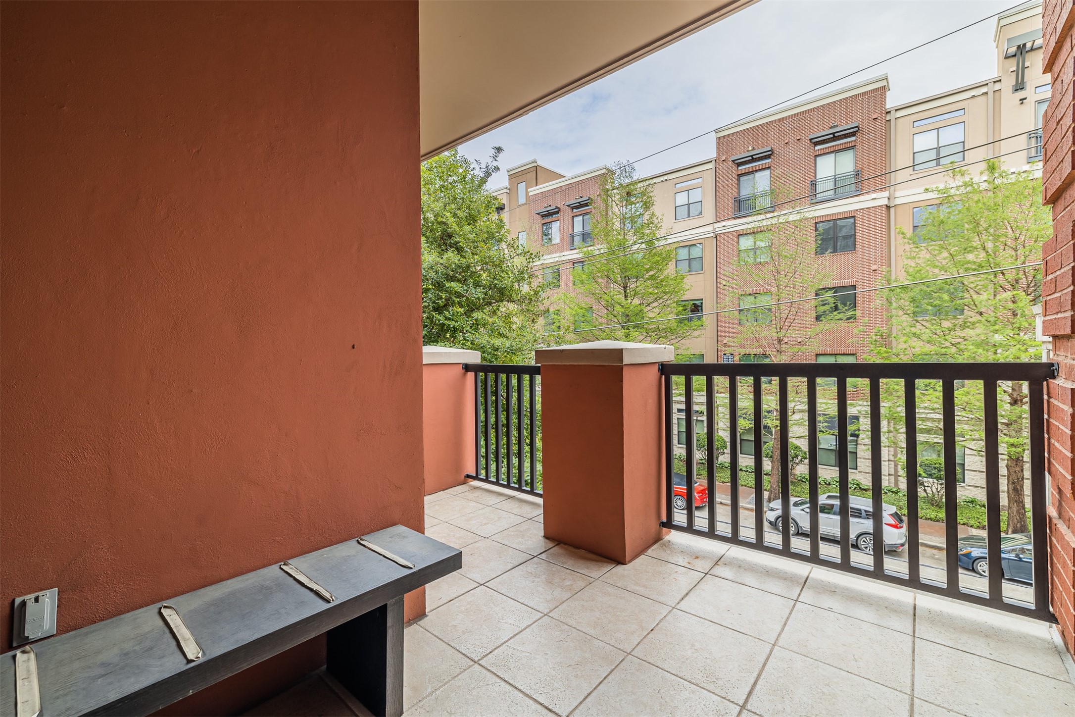 2400 McCue Road, Unit 262 Houston, TX 77056 - Photo 10 of 50 a view of a blue wall with a window