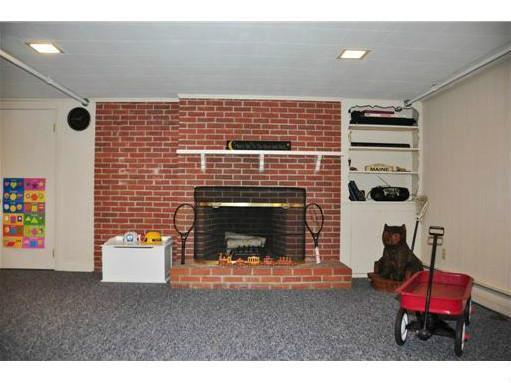 11 Sea Cove Road Cumberland, ME 04110 - Photo 20 of 21 Den/Family/Great Room.