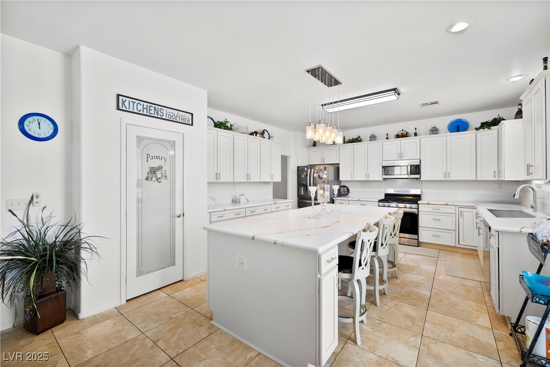 6136 Benchmark Way North Las Vegas, NV 89031 - Photo 6 of 36