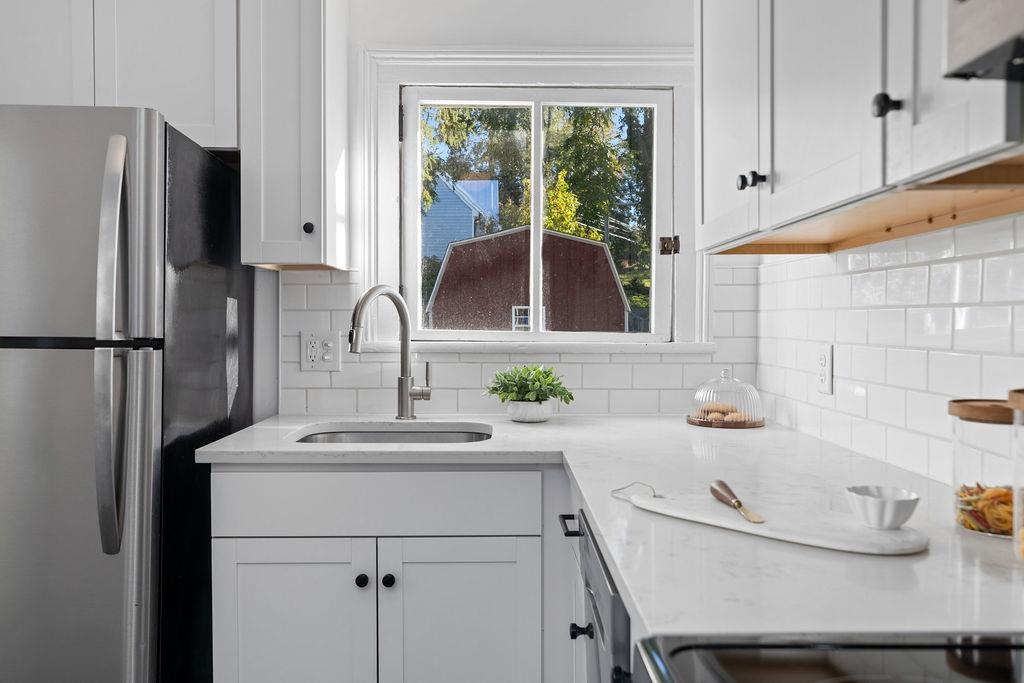 115 South Jefferson Street Staunton, VA 24401 - Photo 14 of 29 a bathroom with a sink and a large mirror