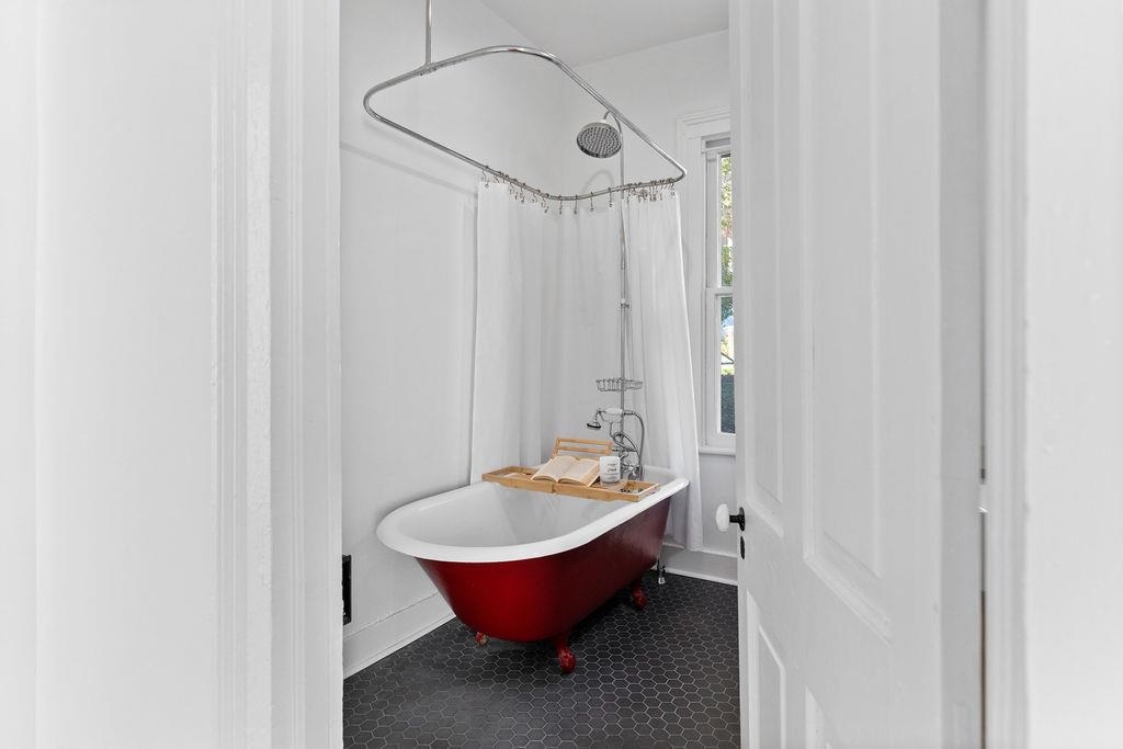 115 South Jefferson Street Staunton, VA 24401 - Photo 22 of 29 a bathroom with a sink and a mirror