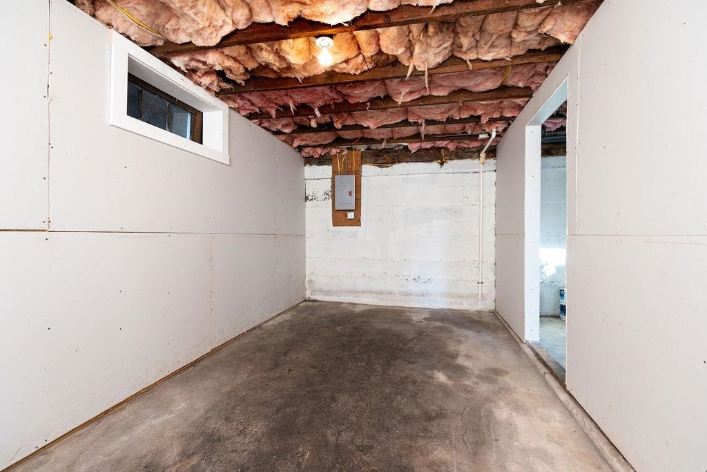 115 South Jefferson Street Staunton, VA 24401 - Photo 29 of 29 a view of a garage and a window