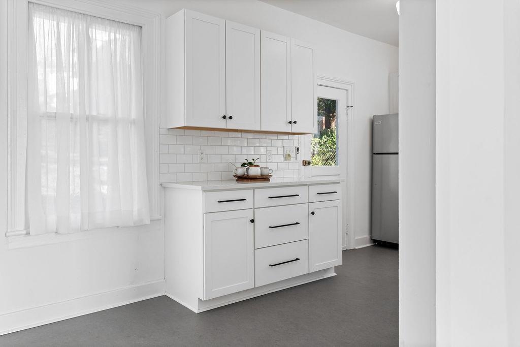 115 South Jefferson Street Staunton, VA 24401 - Photo 10 of 29 a kitchen with cabinets appliances and a window
