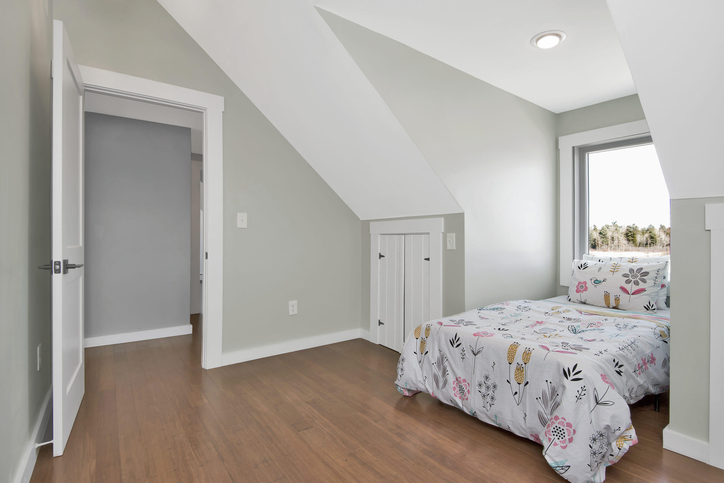 190 St George Road South Thomaston, ME 04858 - Photo 31 of 44 Bamboo flooring and large window