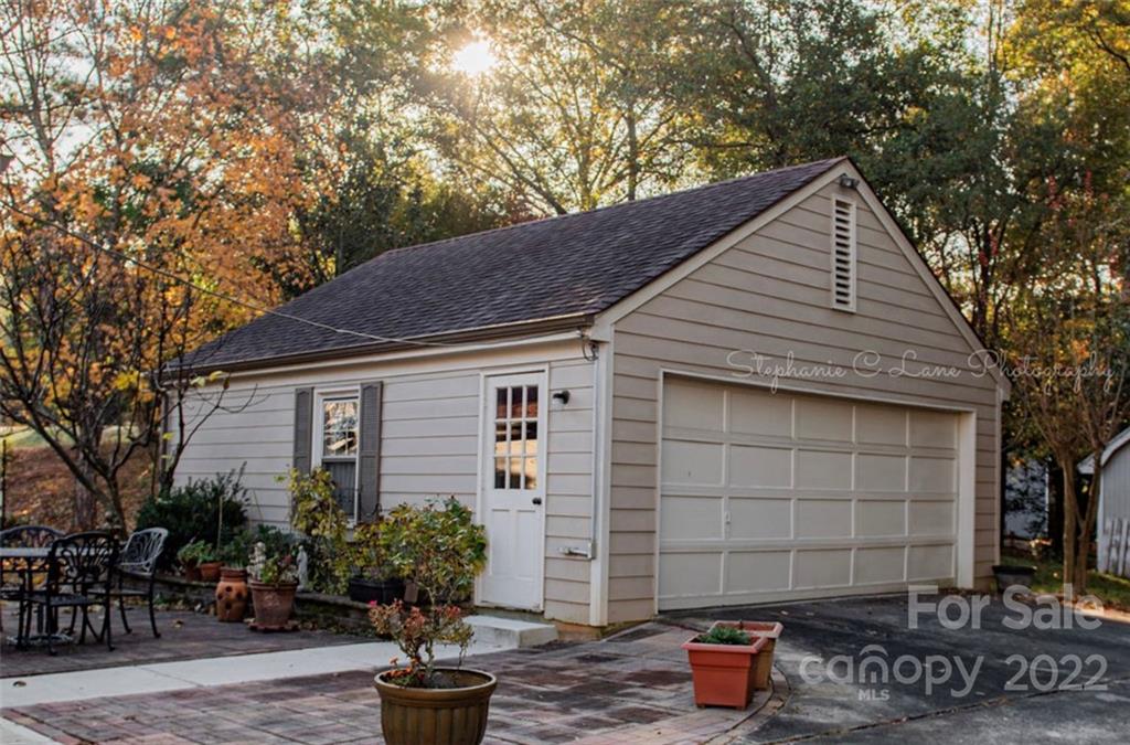 2423 Hamilton Mill Road Charlotte, NC 28270 - Photo 5 of 48 Gallery Image 5