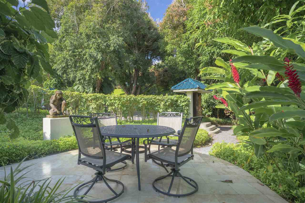 668 Huelo Road Haiku, HI 96708 - Photo 15 of 28 a view of a table and chairs in patio
