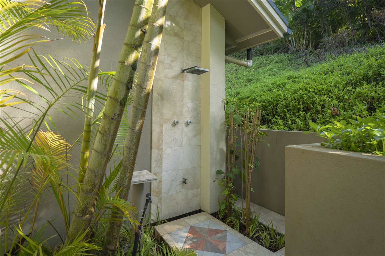 668 Huelo Road Haiku, HI 96708 - Photo 21 of 28 a view of a bathroom